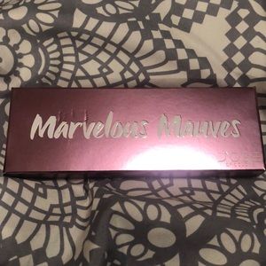 Marvelous mauves dose palette